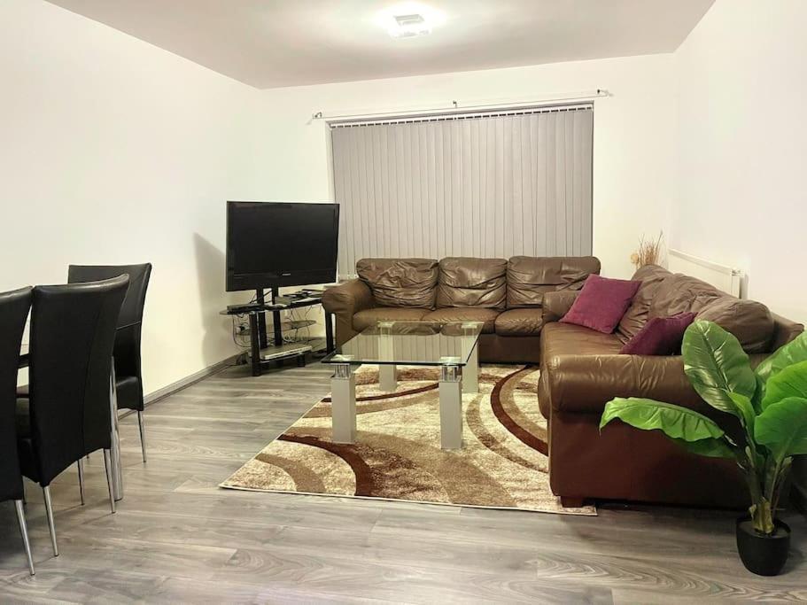 Lovely 3 Bed Apartment Near Qe Hospital Harborne Birmingham New Zewnętrze zdjęcie